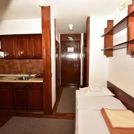 Apartmanhotel Jat 3*