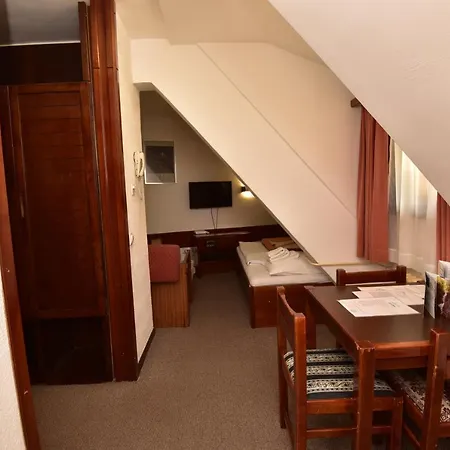 Aparthotel Jat *