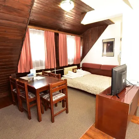 Apartmanhotel Jat 3*